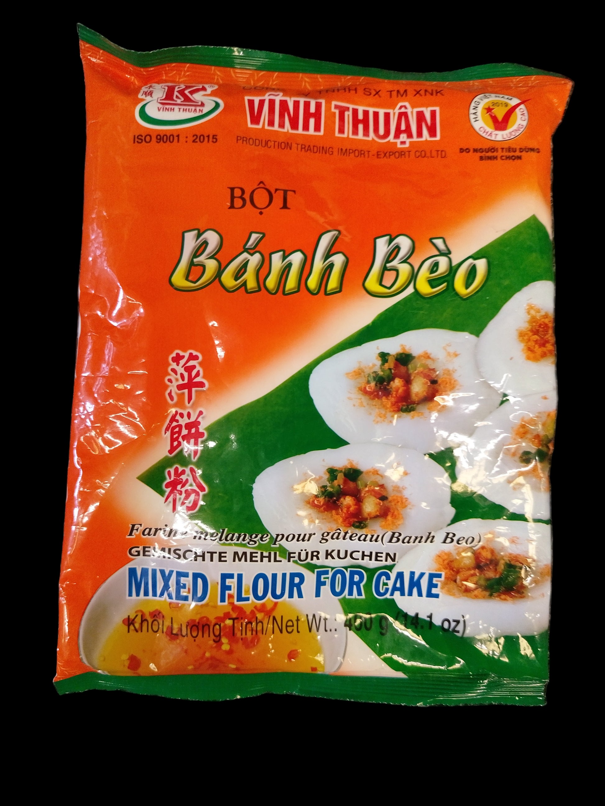 Packaging of Vinh Thuan Bột Banh Beo mixed flour for cake on a dark surface